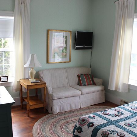 Compass Rose Heritage Inn North Head Room photo