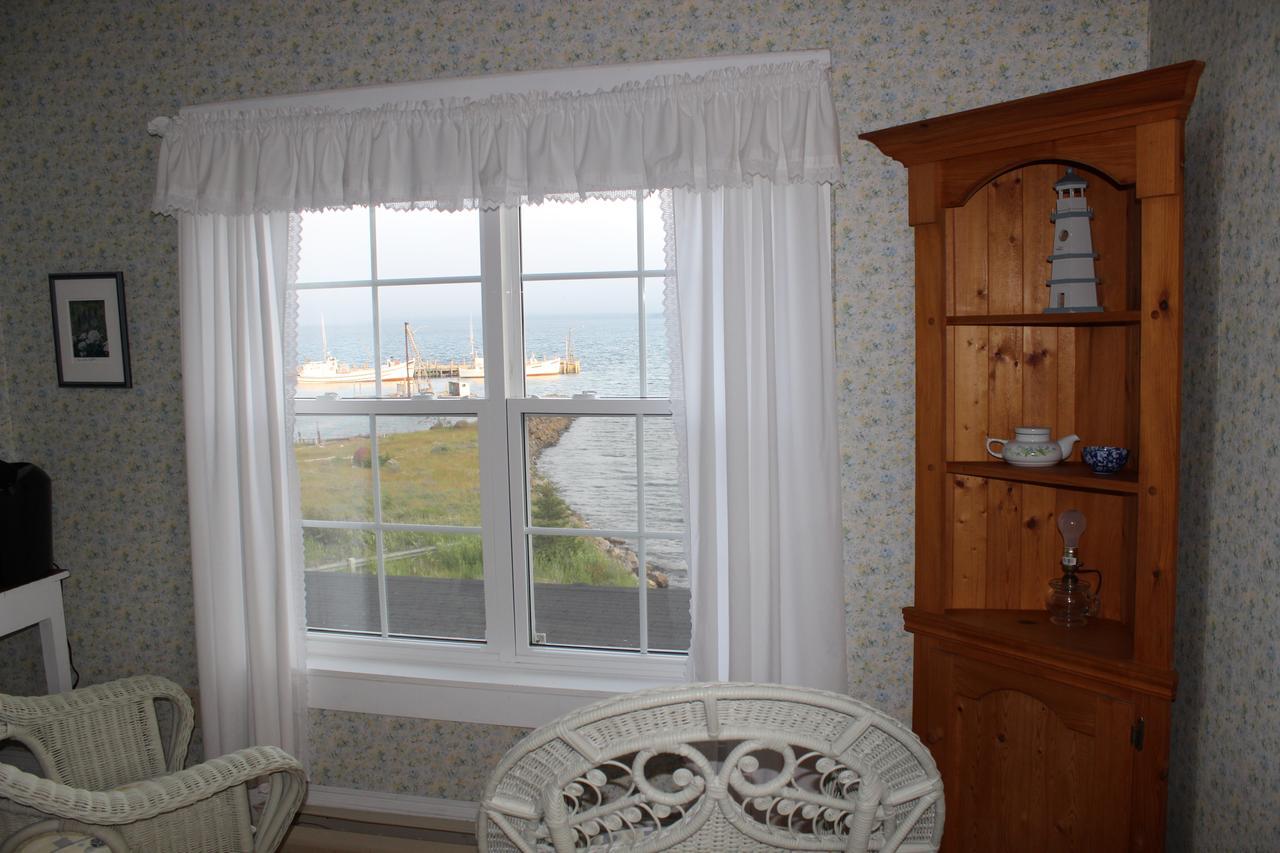 Compass Rose Heritage Inn North Head Room photo