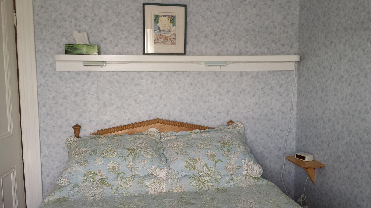 Compass Rose Heritage Inn North Head Room photo